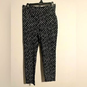 Larry Levine Size 14 black with Off white pants.